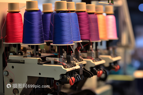 縫紉機上的細致紗線 紡織品的藝術與匠心